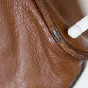 Membersihkan Kotoran Menggunakan Isopropil Alkohol / Aseton