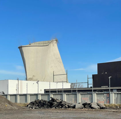 RWE schafft Fakten in Biblis: Vorzeitiger Abbruch des Kühlturms bringt eine der größten Mehlschwalben-Kolonien in Not