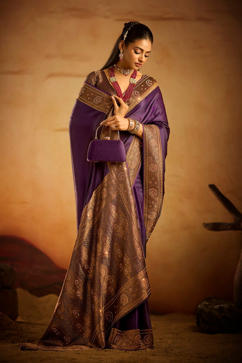 Latest Designer Saree for Women, Paithani Saree, Linen Saree, Kashmiri Sarees, Saree Blouse, Sarees for Indian Weddings, Red