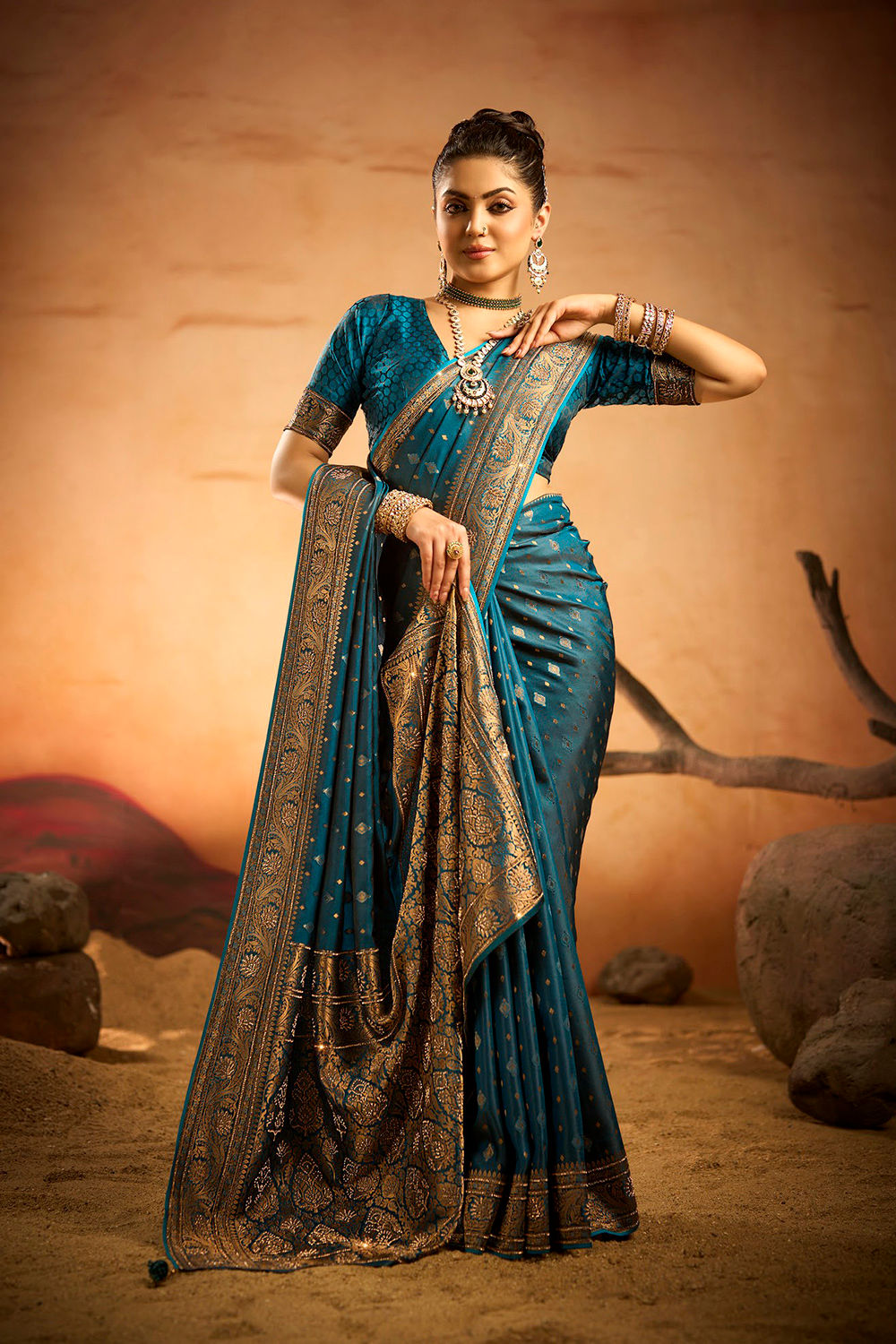 Latest Designer Saree for Women, Paithani Saree, Linen Saree, Kashmiri Sarees, Saree Blouse, Sarees for Indian Weddings, Red