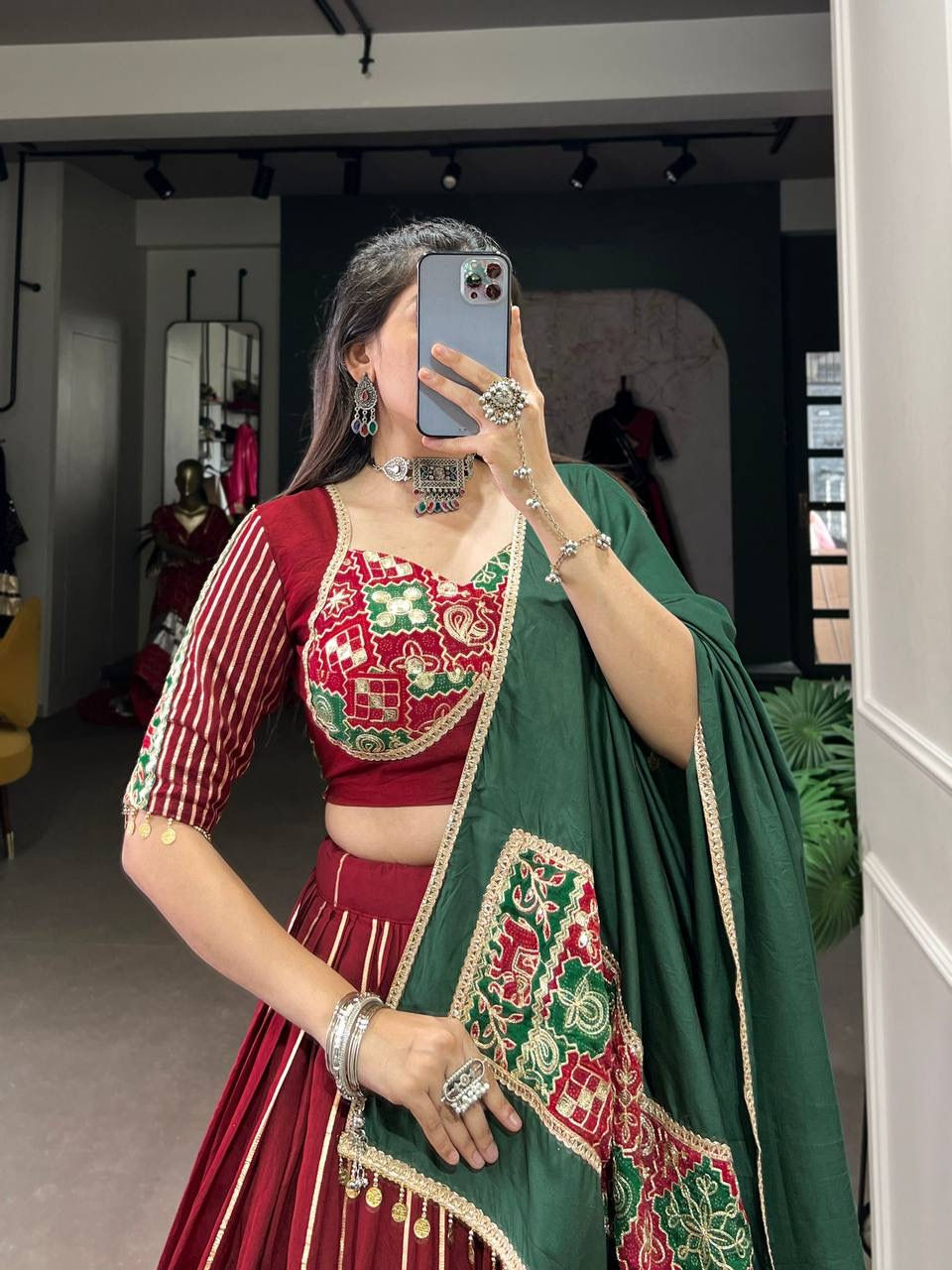 Bridal Sarees, Party Wear, Bollywood, Kanjivaram Saree, Net, Lehenga, Printed, Half Sarees, Chikankari, Bandhani, Georgette,