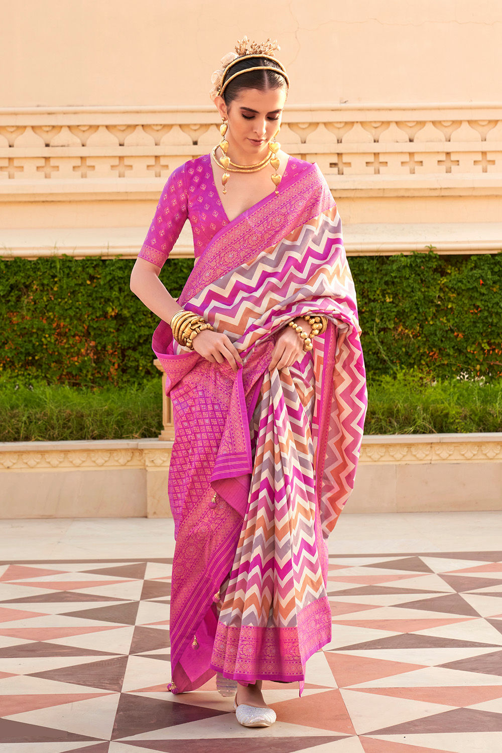 Bridal Sarees, Party Wear, Bollywood, Kanjivaram Saree, Net, Lehenga, Printed, Half Sarees, Chikankari, Bandhani, Georgette,