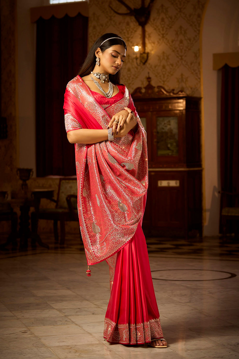 Latest Designer Saree for Women, Paithani Saree, Linen Saree, Kashmiri Sarees, Saree Blouse, Sarees for Indian Weddings, Red