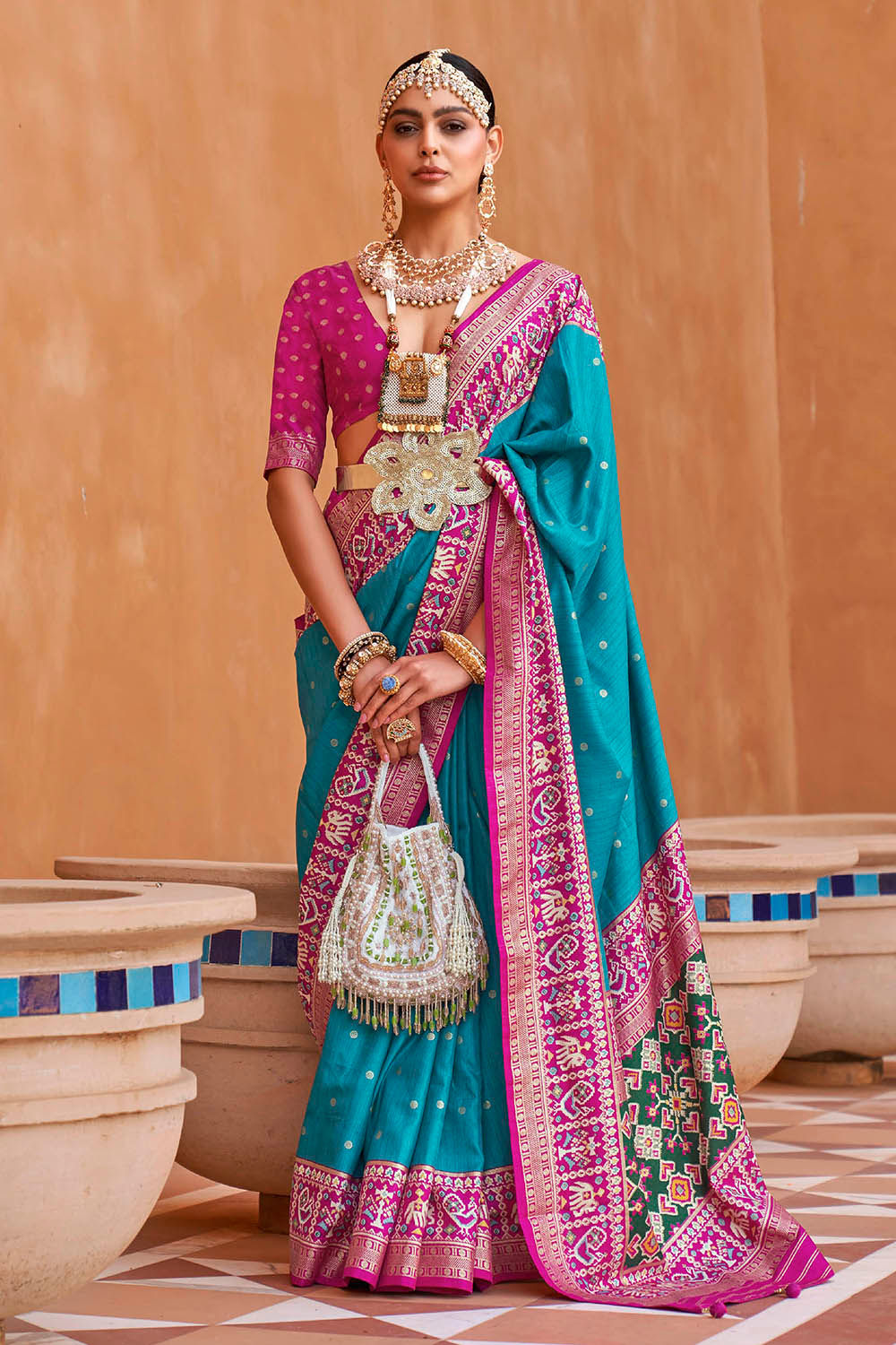 Latest Designer Saree for Women, Paithani Saree, Linen Saree, Kashmiri Sarees, Saree Blouse, Sarees for Indian Weddings, Red