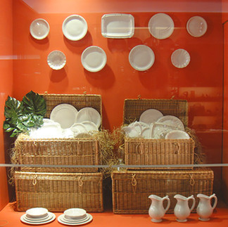 Vitrine com cor vibrante para marca de decoração e casa