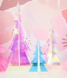 árvores coloridas para vitrine de Natal