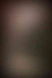 Vitrine com flores gigantes display para marca de moda