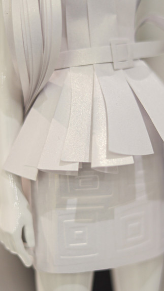 Roupa de papel para projeto de vitrine