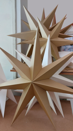 Estrelas de papel para vitrine de Natal