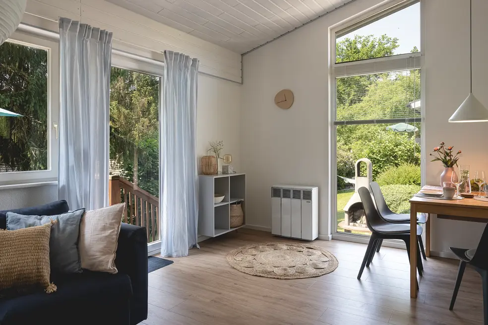 FOTO OFFENER WOHNRAUM IM FERIENHAUS WEISSDORN IN WINDECK SIEGTAL NRW