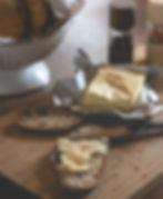 Küchendetail mit natürlichen Materialien und Food Komposition