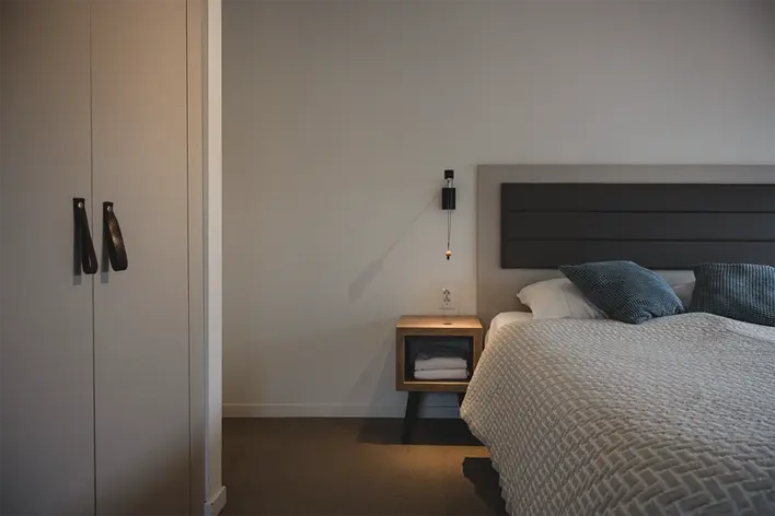 schlafzimmer ferienhaus minimalistisch ruhig natürlich licht interieur
