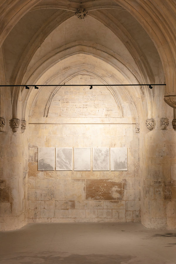 sonia martins mateus exposition église du vieux saint sauveur caen dessin in situ cendre suie textileart art contemporain