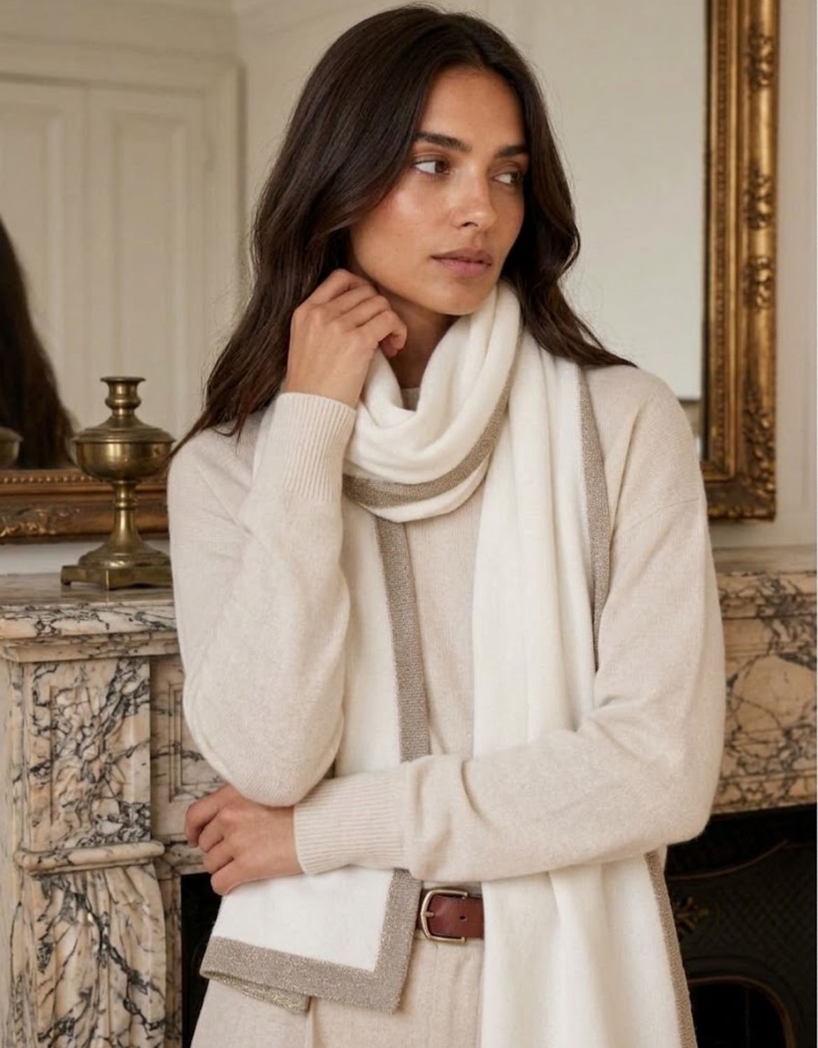 Écharpe Femme Beige Écru avec bordure irisée dorée