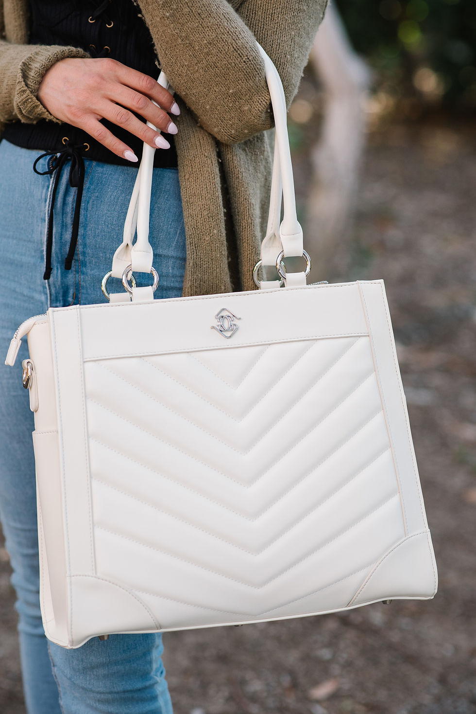 Thumbnail: Everly Tote 1.0 Small - Quilted Creme/Gold (Pre-Loved)
