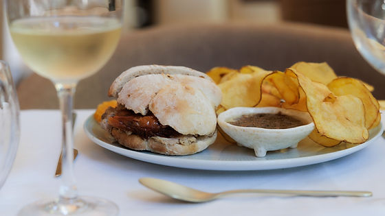 Sandes de Leitão à Bairrada (à mesa)