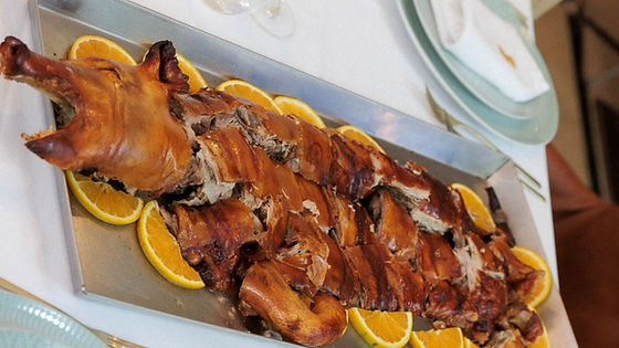 Meio Leitão à Bairrada (à mesa)