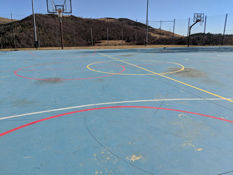 Millores a la pista poliesportiva Jaume Girona per import de 13.267,65€