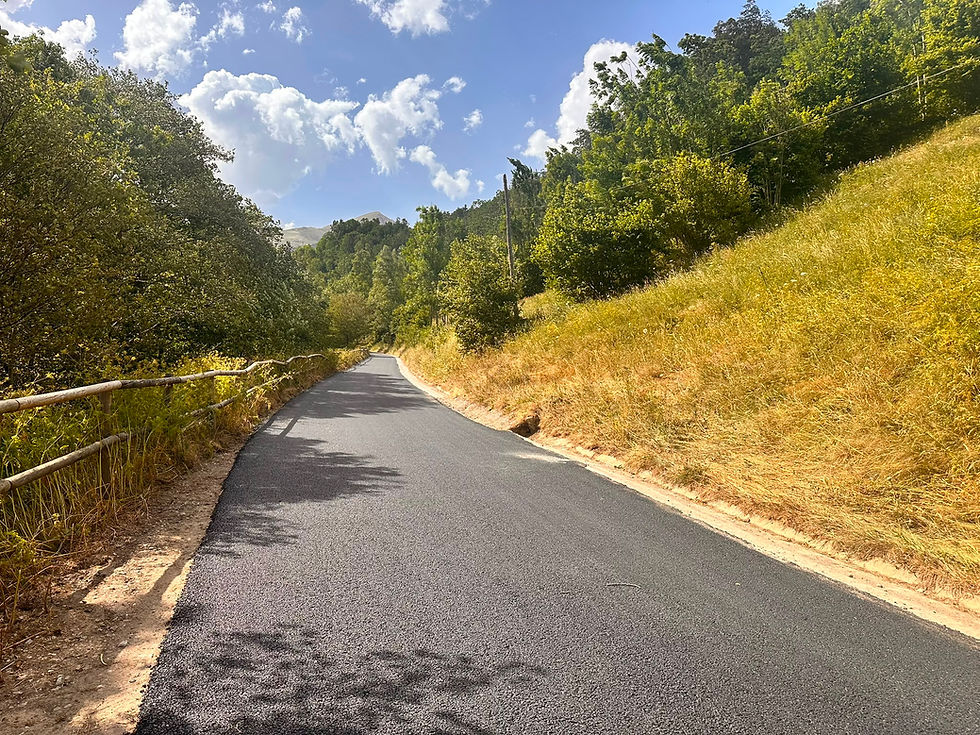 Pavimentació d'un nou tram de la pista d'Espinavell