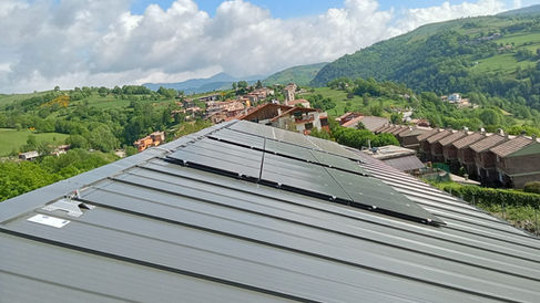 Acabada la 2a fase d'instal·lació de plaques solars al poliesportiu, arribant als 48,18kW de potència total