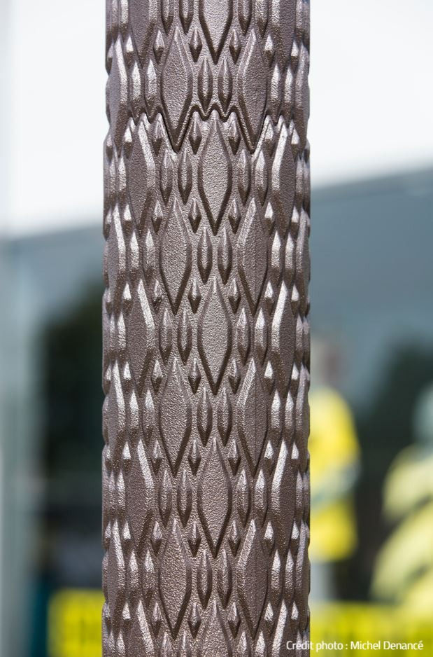 Signalisation métropolitaine piétonne, Lille mat directionnel piéton, totem cartographie, totem arrêt de bus Explorations Architecture