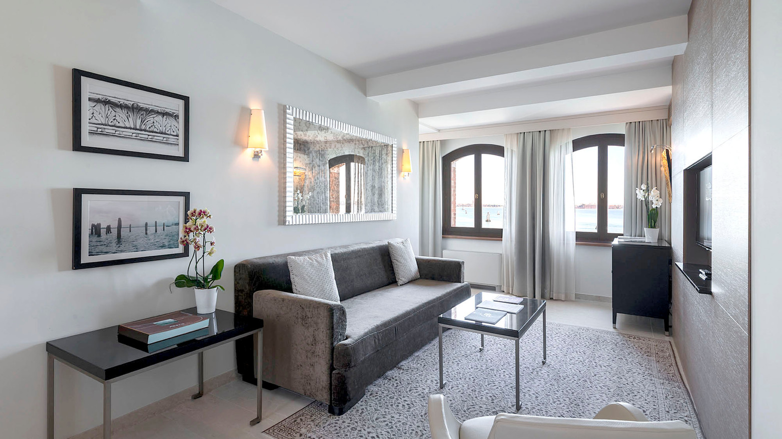 LIDO SUITE
Located in the Navigante Wing and filled with natural light, the recently refurbished Lido Suite features brand-new amenities and modern furnishings, creating an elegant yet relaxing atmosphere. The suite offers unparalleled views of the lagoon and Lido Island, from which it takes its name.
With a spacious marble bathroom, a large walk-in wardrobe, and separate living and sleeping areas, this suite guarantees maximum comfort for both short breaks and extended stays.
Sofa bed is available in the room to ensure a comfortable stay for an additional guest.
85SQM / 914SQF  |  Lagoon View