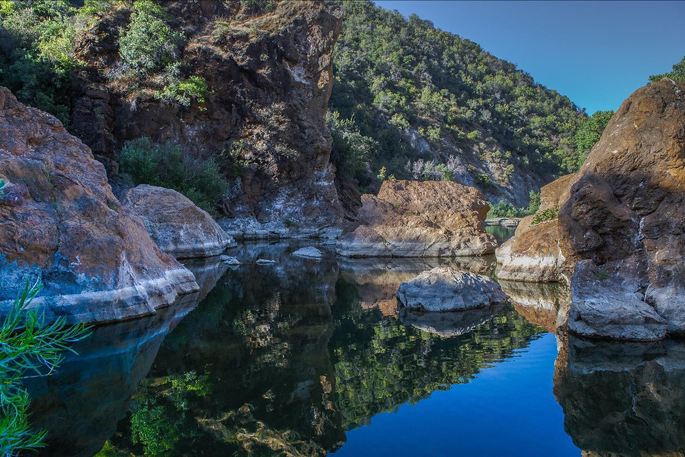 Red Rock - one of the best hikes in santa barbara, cool hikes in santa barbara, santa barbara hiking spots, best hikes near santa barbara, hikes around santa barbara, hiking near santa barbara, easy hikes in santa barbara, coastal community in california