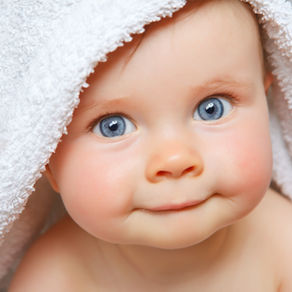 Der perfekte Schlaf: Co-Sleeping oder eigenes Bett für dein Kind?