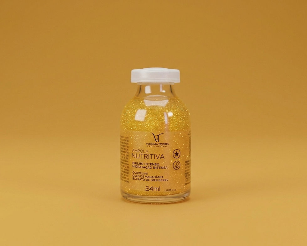 Uma ampola de vidro centralizada contendo um líquido amarelo dourado vibrante e brilhante.
