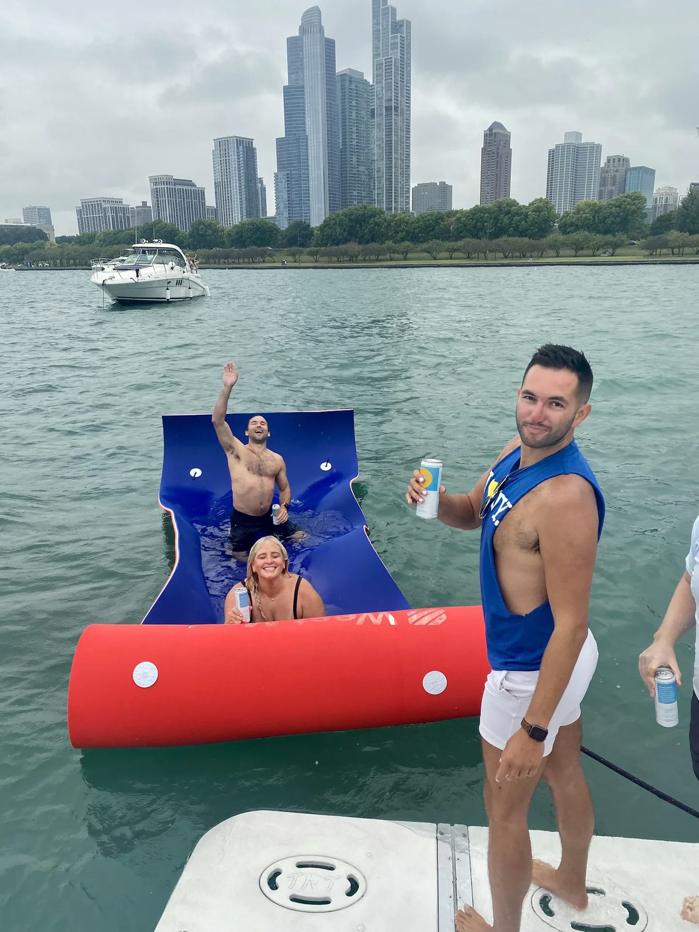 boat-rentals-review-chicago-illinois-sea-ray-450-sundancer-55322.webp