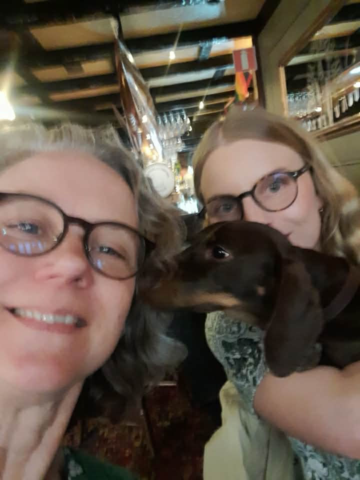 På kvällen var vi några som gick ut och åt middag. Här (i förgrunden, haha) är Susanna som anordnade workshopen! t.