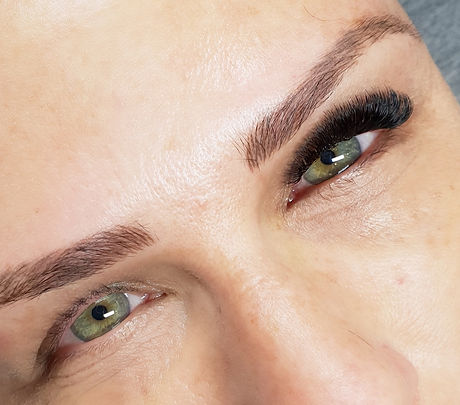 Natural eyelashes, lash extensions, eyelash extensions, natural lashes, volume lahes, volume eyelashes, volume eyelash extensions, full eyelash extensions, mega volume lashes