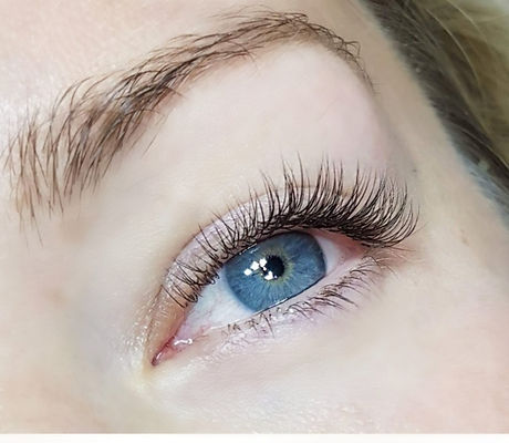 Natural eyelashes, lash extensions, eyelash extensions, natural lashes, volume lahes, volume eyelashes, volume eyelash extensions, full eyelash extensions