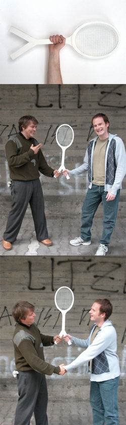 2_1_DemokratieRacket