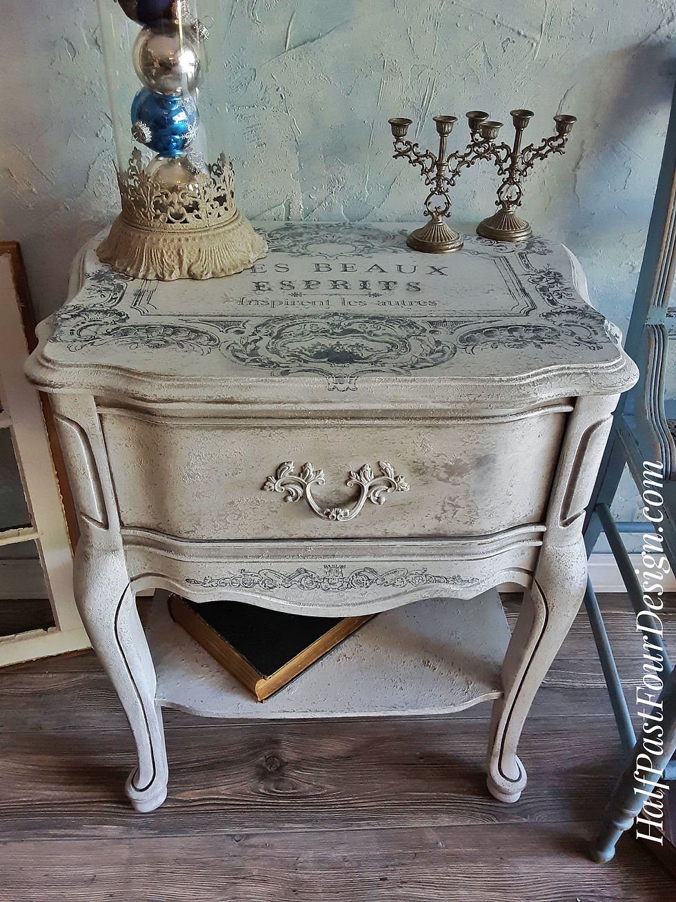 Thumbnail: French Provincial Table