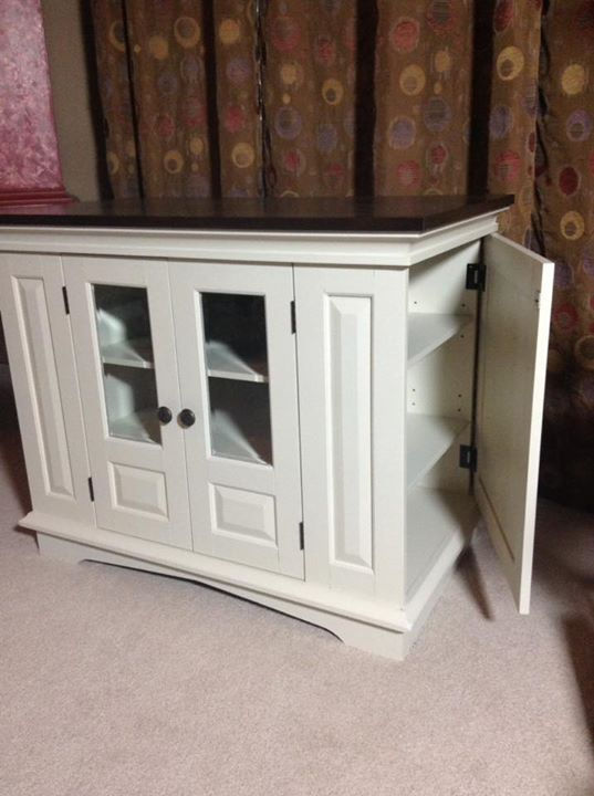 Thumbnail: TV Stand/Entertainment Center