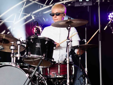 Anna Fettes playing the drums onstage.