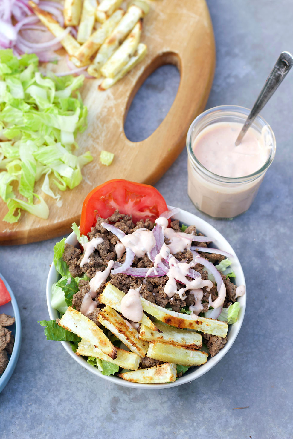 healthy burger bowl recipe with toppings and burger sauce