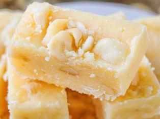 Keto White Chocolate Macadamia Nut Fudge