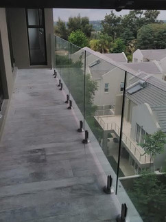 bullet-spigot-cape-town-glass-balustrade