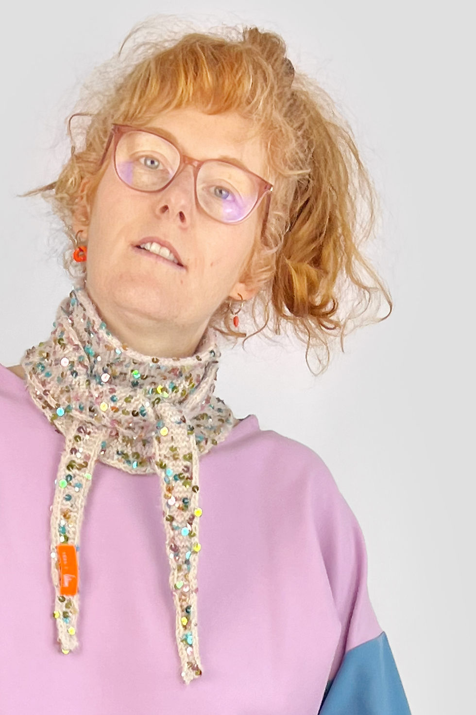 Miniaturbild: HANDKNITTED PAILLETTEN SCARF