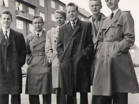 En familie med fotoapparat