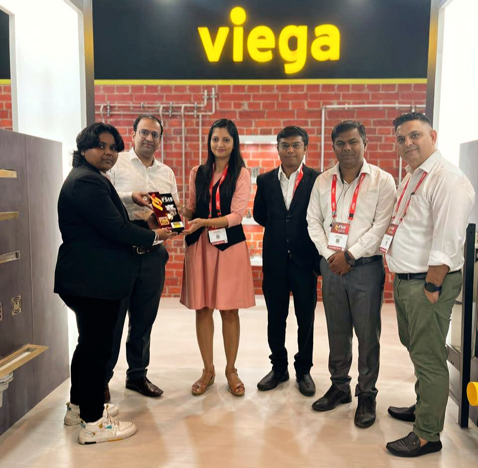 Marketer Reema Roy with the team receiving an award