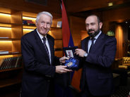 ՀՀ ԱԳ նախարարը Նորվեգիայի նախկին վարչապետ Թյորնբյորն Յագլանդին պարգևատրել է Պատվո շքանշանով