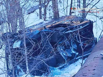 Վանաձոր-Ալավերդի ճանապարհին Mitsubishi-ն դուրս է եկել երթևեկելի գոտուց և մոտ 80 մ գլորվելով` կողաշրջված վիճակում հայտնվել ձորում