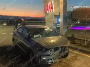 27-ամյա վարորդը Hyundai Elantra-ով հայտնվել է ռեստորանի տարածքում․ կա վիրավոր