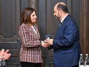 Իշխանությունն առաջնորդվում է յուրայիններին մրցանակներ շնորհելու սկզբունքով․ «Հրապարակ»