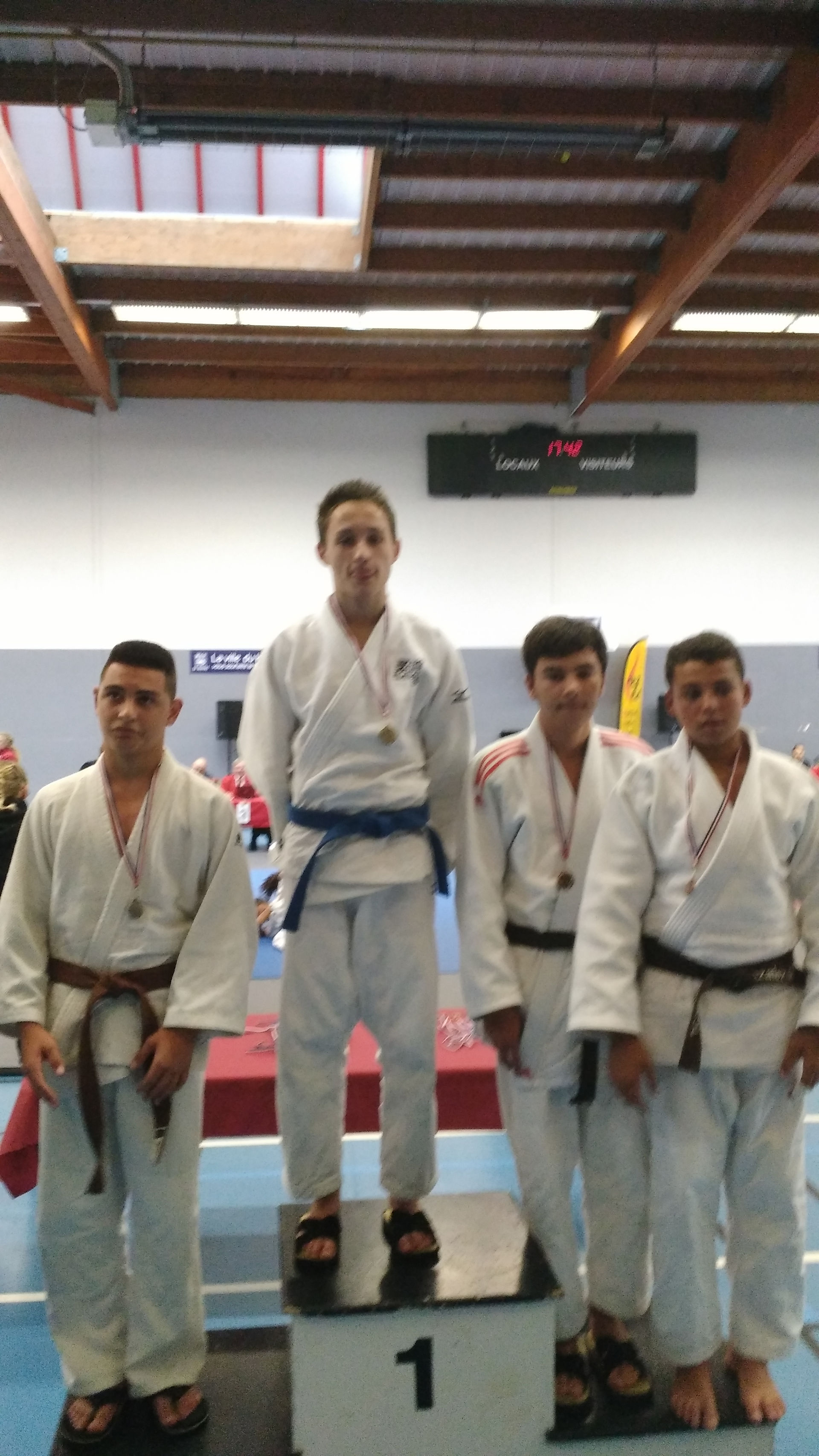 Léo, 1er