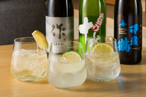 希寿の地酒を使用した店主こだわりのハイボール。炭酸によって日本酒の風味が優しく広がります。