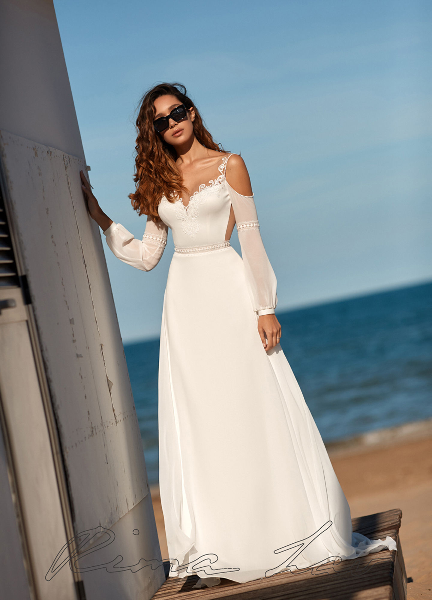 Ivory A-Line Bridal Gown With Open Shoulder Size 6